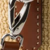 Bolso tipo cubo pequeño de ganchillo y cuero Bolso tipo cubo pequeño de ganchillo y cuero