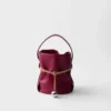 Bolso tipo cubo Prada Petit Sac Noir Mini de piel napa Bolso tipo cubo Prada Petit Sac Noir Mini de piel napa