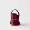 Bolso tipo cubo Prada Petit Sac Noir Mini de piel napa Bolso tipo cubo Prada Petit Sac Noir Mini de piel napa