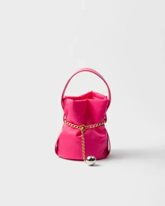 Bolso tipo cubo Prada Petit Sac Noir Mini de Re-Nylon y piel napa