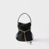 Bolso tipo cubo Prada Petit Sac Noir Mini de Re-Nylon y piel napa Bolso tipo cubo Prada Petit Sac Noir Mini de Re-Nylon y piel napa