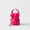 Bolso tipo cubo Prada Petit Sac Noir Mini de Re-Nylon y piel napa Bolso tipo cubo Prada Petit Sac Noir Mini de Re-Nylon y piel napa