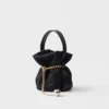 Bolso tipo cubo Prada Petit Sac Noir Mini de Re-Nylon y piel napa Bolso tipo cubo Prada Petit Sac Noir Mini de Re-Nylon y piel napa