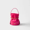 Bolso tipo cubo Prada Petit Sac Noir Mini de Re-Nylon y piel napa Bolso tipo cubo Prada Petit Sac Noir Mini de Re-Nylon y piel napa
