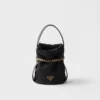Bolso tipo cubo Prada Petit Sac Noir Mini de Re-Nylon y piel napa Bolso tipo cubo Prada Petit Sac Noir Mini de Re-Nylon y piel napa