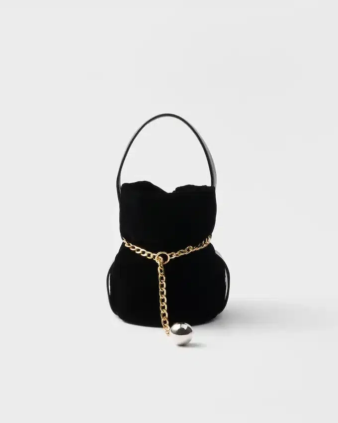 Bolso tipo cubo Prada Petit Sac Noir Mini de terciopelo y piel napa Bolso tipo cubo Prada Petit Sac Noir Mini de terciopelo y piel napa