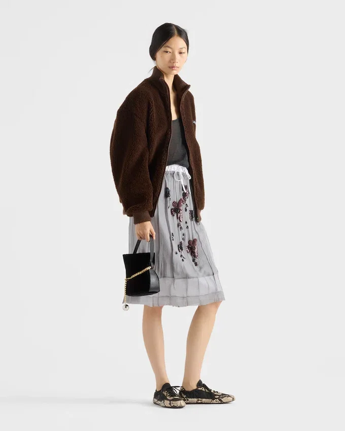 Bolso tipo cubo Prada Petit Sac Noir Mini de terciopelo y piel napa Bolso tipo cubo Prada Petit Sac Noir Mini de terciopelo y piel napa