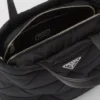 Bolso tote acolchado de Re-Nylon Bolso tote acolchado de Re-Nylon