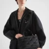 Bolso tote acolchado pequeño de Re-Nylon Bolso tote acolchado pequeño de Re-Nylon
