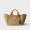 Bolso tote grande de ganchillo con detalles de piel Bolso tote grande de ganchillo con detalles de piel
