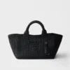 Bolso tote grande de ganchillo con detalles de piel Bolso tote grande de ganchillo con detalles de piel