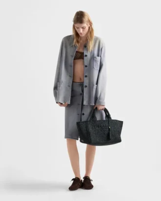 Bolso tote grande de ganchillo con detalles de piel