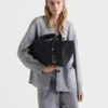 Bolso tote grande de ganchillo con detalles de piel Bolso tote grande de ganchillo con detalles de piel