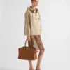 Bolso tote grande de piel con hebillas Bolso tote grande de piel con hebillas