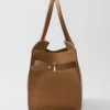 Bolso tote grande de piel con hebillas Bolso tote grande de piel con hebillas