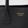 Bolso tote grande de piel con hebillas Bolso tote grande de piel con hebillas