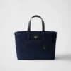 Bolso tote grande Prada Re-Edition 1978 de Re-Nylon y piel Saffiano Bolso tote grande Prada Re-Edition 1978 de Re-Nylon y piel Saffiano