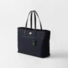 Bolso tote grande Prada Re-Edition 1978 de Re-Nylon y piel Saffiano Bolso tote grande Prada Re-Edition 1978 de Re-Nylon y piel Saffiano