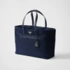 Bolso tote grande Prada Re-Edition 1978 de Re-Nylon y piel Saffiano Bolso tote grande Prada Re-Edition 1978 de Re-Nylon y piel Saffiano