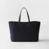 Bolso tote grande Prada Re-Edition 1978 de Re-Nylon y piel Saffiano Bolso tote grande Prada Re-Edition 1978 de Re-Nylon y piel Saffiano