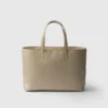 Bolso tote grande Prada Re-Edition 1978 de Re-Nylon y piel Saffiano Bolso tote grande Prada Re-Edition 1978 de Re-Nylon y piel Saffiano