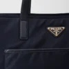 Bolso tote grande Prada Re-Edition 1978 de Re-Nylon y piel Saffiano Bolso tote grande Prada Re-Edition 1978 de Re-Nylon y piel Saffiano