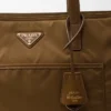 Bolso tote grande Prada Re-Edition 1978 de Re-Nylon y piel Saffiano Bolso tote grande Prada Re-Edition 1978 de Re-Nylon y piel Saffiano