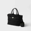 Bolso tote mediano acolchado de Re-Nylon y piel Bolso tote mediano acolchado de Re-Nylon y piel