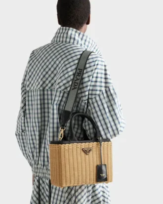 Bolso tote mediano de mimbre y lona