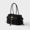Bolso tote mediano Prada Explore de Re-Nylon y piel Bolso tote mediano Prada Explore de Re-Nylon y piel