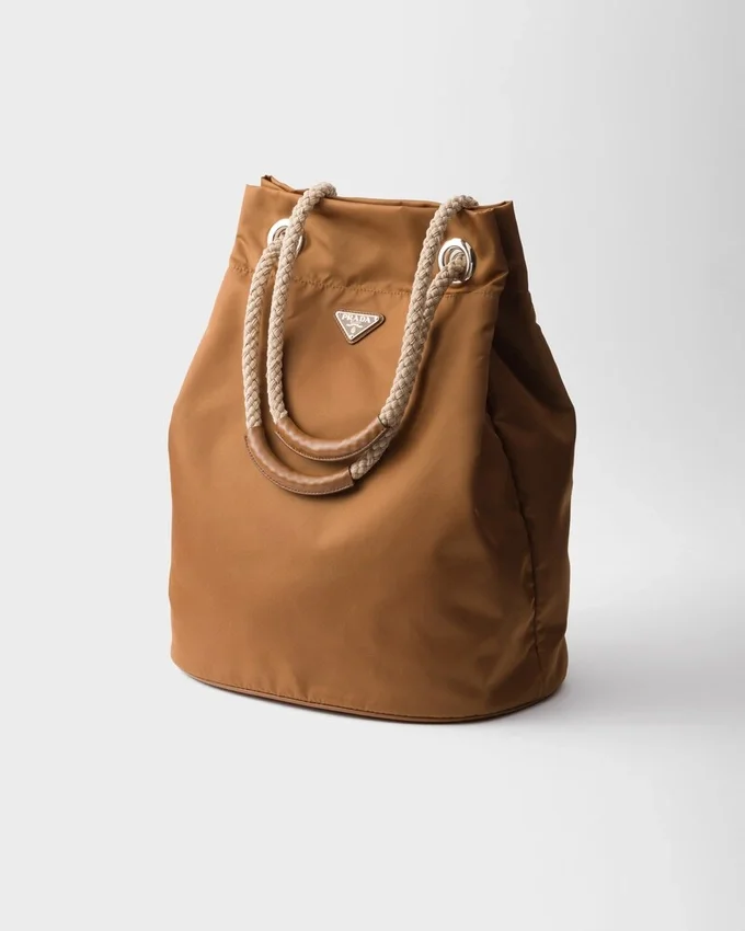 Bolso tote mediano Prada Mariner de Re-Nylon Bolso tote mediano Prada Mariner de Re-Nylon