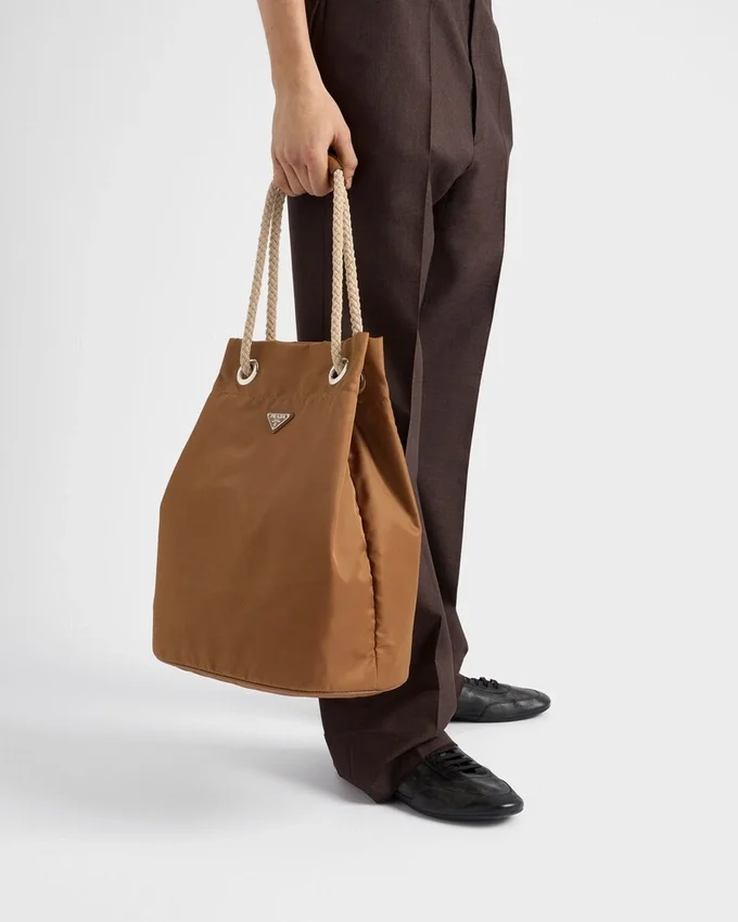 Bolso tote mediano Prada Mariner de Re-Nylon Bolso tote mediano Prada Mariner de Re-Nylon