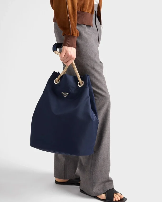 Bolso tote mediano Prada Mariner de Re-Nylon Bolso tote mediano Prada Mariner de Re-Nylon
