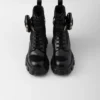 Botas Monolith de piel cepillada y Re-Nylon con bolsillo Botas Monolith de piel cepillada y Re-Nylon con bolsillo