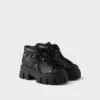 Botines de piel con tachuelas Monolith Botines de piel con tachuelas Monolith