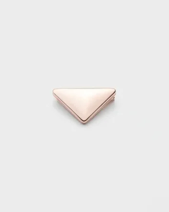 Broche pequeño «Eternal Gold» en forma de triángulo en oro rosa
