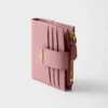 Cartera pequeña de piel Saffiano y lisa Cartera pequeña de piel Saffiano y lisa