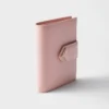 Cartera pequeña de piel Saffiano y lisa Cartera pequeña de piel Saffiano y lisa