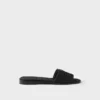 Chanclas de piel con detalles de ganchillo Chanclas de piel con detalles de ganchillo