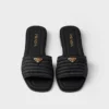 Chanclas de piel con detalles de ganchillo Chanclas de piel con detalles de ganchillo