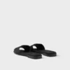 Chanclas de piel con detalles de ganchillo Chanclas de piel con detalles de ganchillo