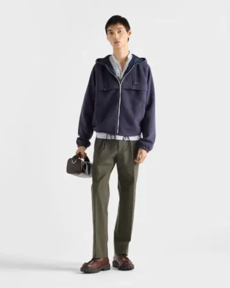 Chaqueta blusón con capucha de tejido técnico