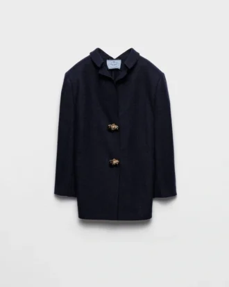 Chaqueta de lana de Shetland con botones de joyería