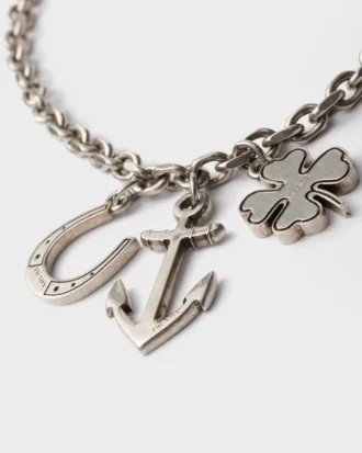 Collar con colgante de metal Collar con colgante de metal