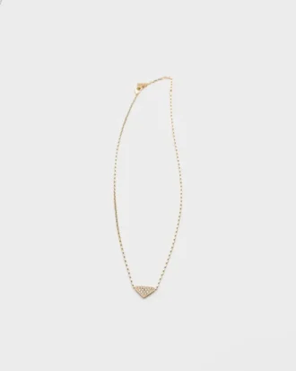 Collar con colgante Micro Triangle de Eternal Gold en oro amarillo y diamantes