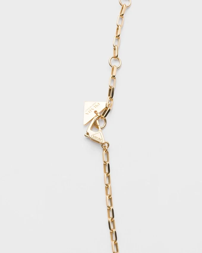 Collar con colgante pequeño Eternal Gold en oro amarillo Collar con colgante pequeño Eternal Gold en oro amarillo