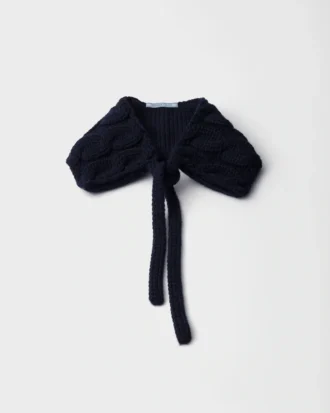 Cuello de lana de punto trenzado