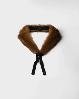 Cuello de piel de oveja