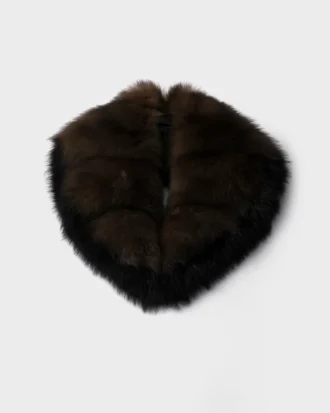 Cuello de piel de oveja