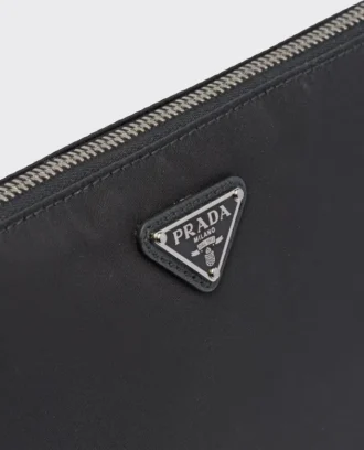 Estuche de Re-Nylon y piel Saffiano
